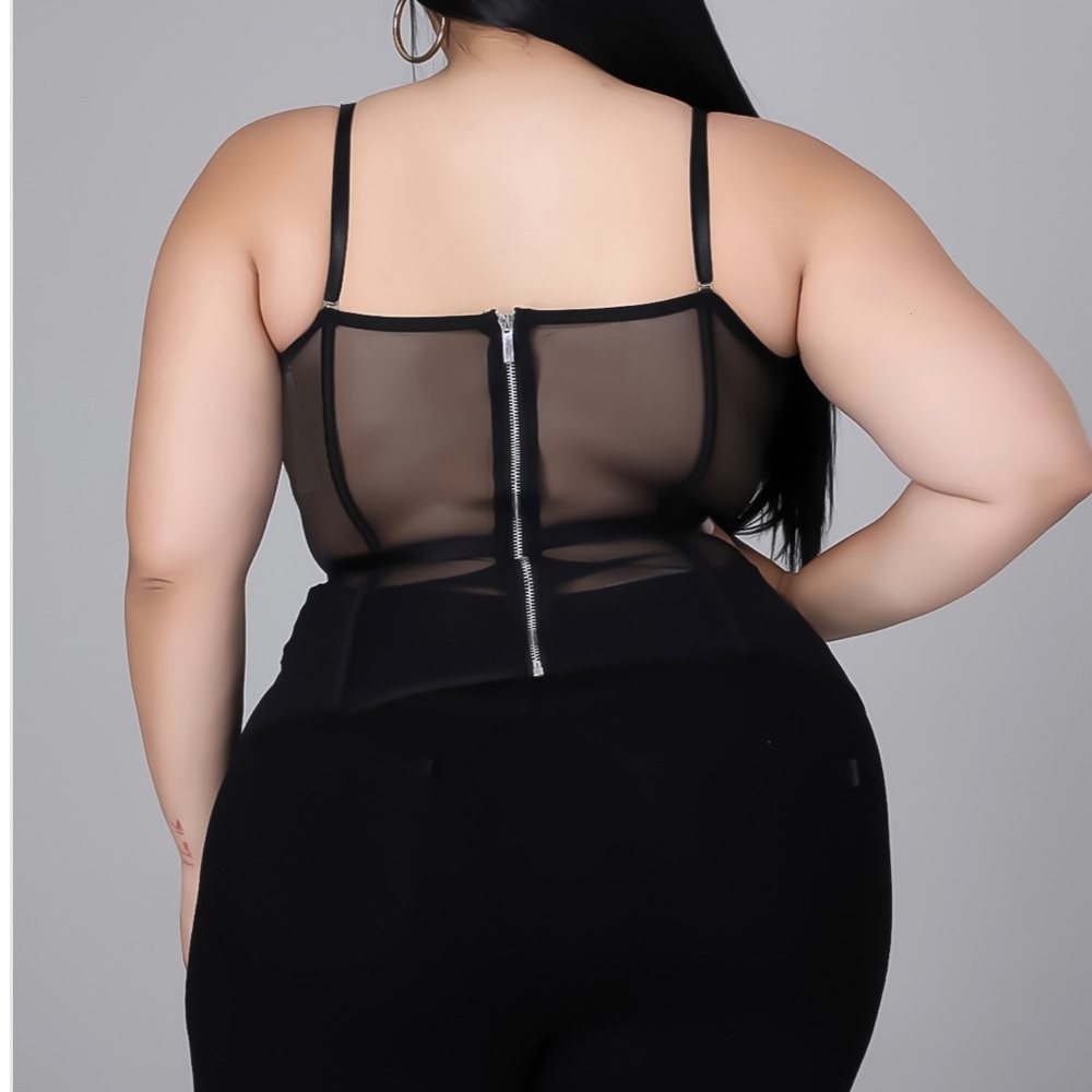 I’m selling this Raven Gal Top, it’s very stylist for my plus size baes.